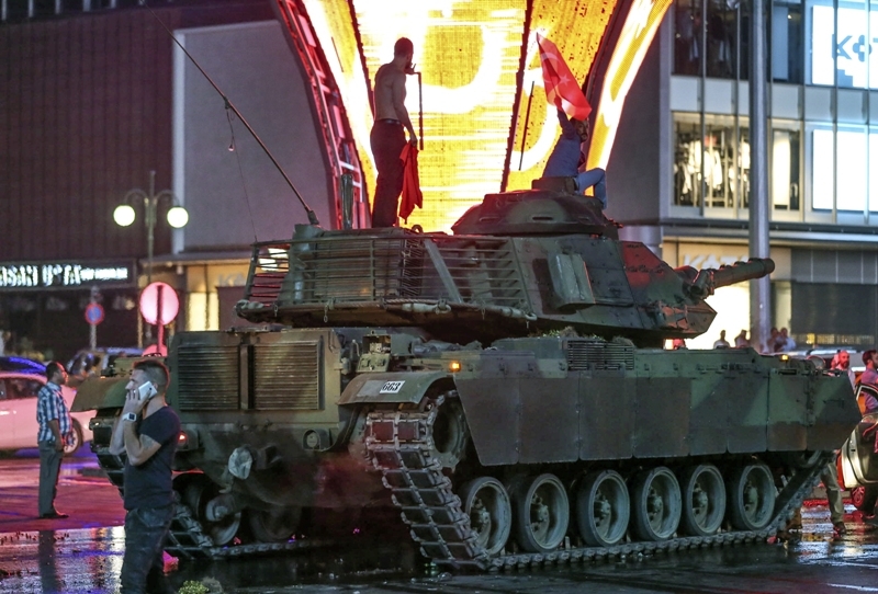 TANKLARA KARŞI DURAN BÜYÜK MİLLET (Az bilinen fotoğraflar) 11