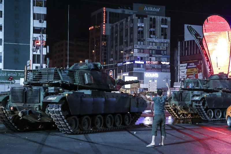 TANKLARA KARŞI DURAN BÜYÜK MİLLET (Az bilinen fotoğraflar) 16