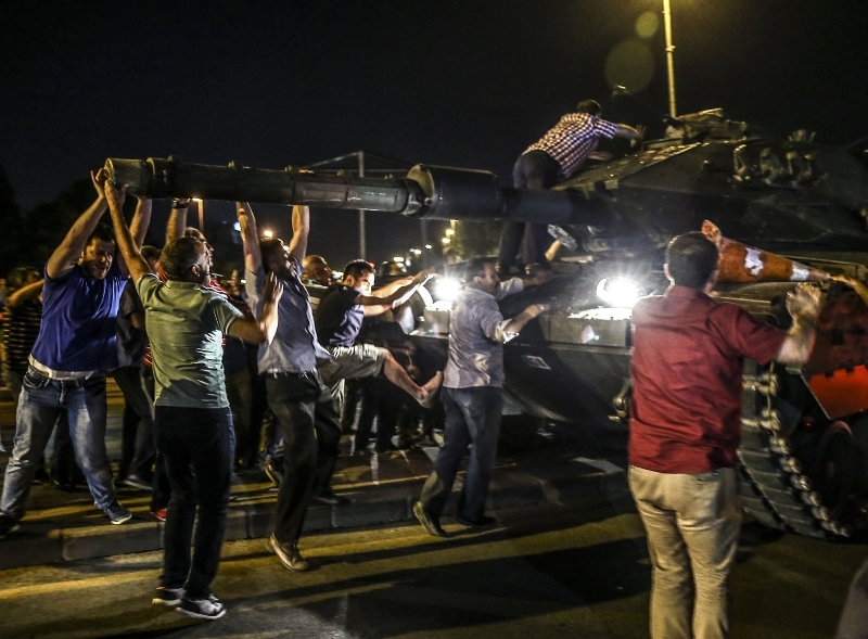 TANKLARA KARŞI DURAN BÜYÜK MİLLET (Az bilinen fotoğraflar) 17