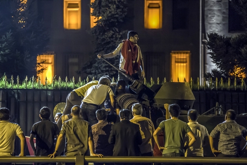 TANKLARA KARŞI DURAN BÜYÜK MİLLET (Az bilinen fotoğraflar) 18