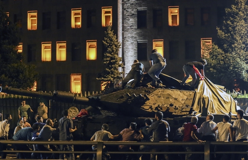 TANKLARA KARŞI DURAN BÜYÜK MİLLET (Az bilinen fotoğraflar) 19