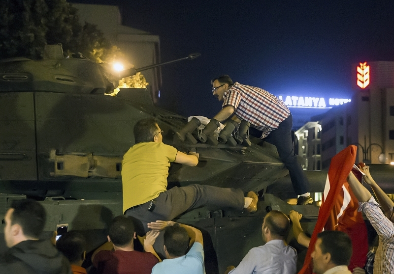 TANKLARA KARŞI DURAN BÜYÜK MİLLET (Az bilinen fotoğraflar) 21