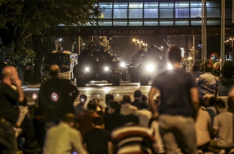 TANKLARA KARŞI DURAN BÜYÜK MİLLET (Az bilinen fotoğraflar) 27