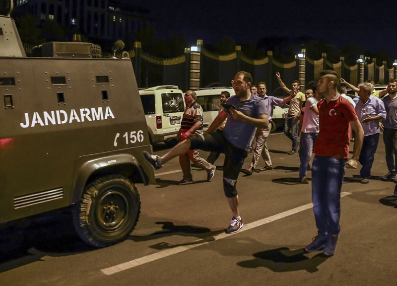 TANKLARA KARŞI DURAN BÜYÜK MİLLET (Az bilinen fotoğraflar) 4