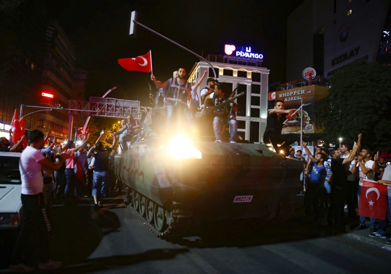 TANKLARA KARŞI DURAN BÜYÜK MİLLET (Az bilinen fotoğraflar) 7