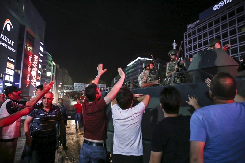 TANKLARA KARŞI DURAN BÜYÜK MİLLET (Az bilinen fotoğraflar) 9