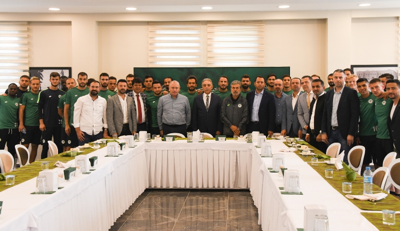 Vali Cüneyit OrhanToprak: Fanatik Konyasporluyum 12