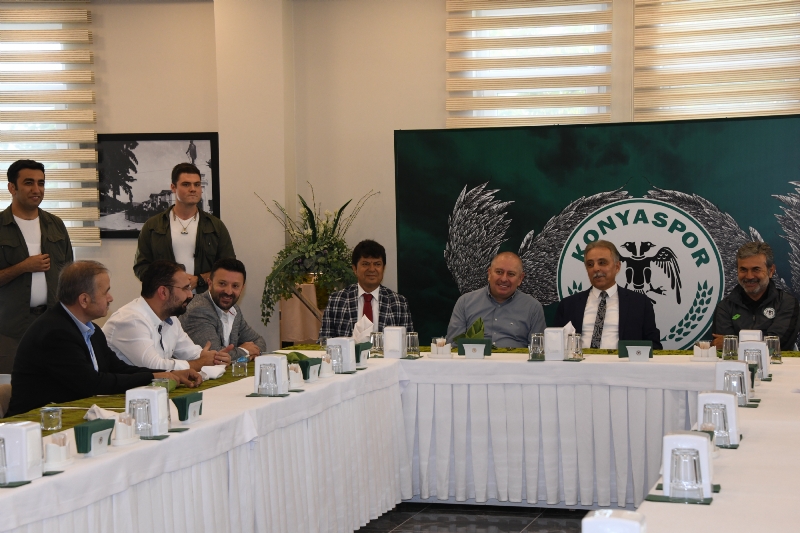Vali Cüneyit OrhanToprak: Fanatik Konyasporluyum 16