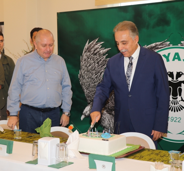 Vali Cüneyit OrhanToprak: Fanatik Konyasporluyum 19