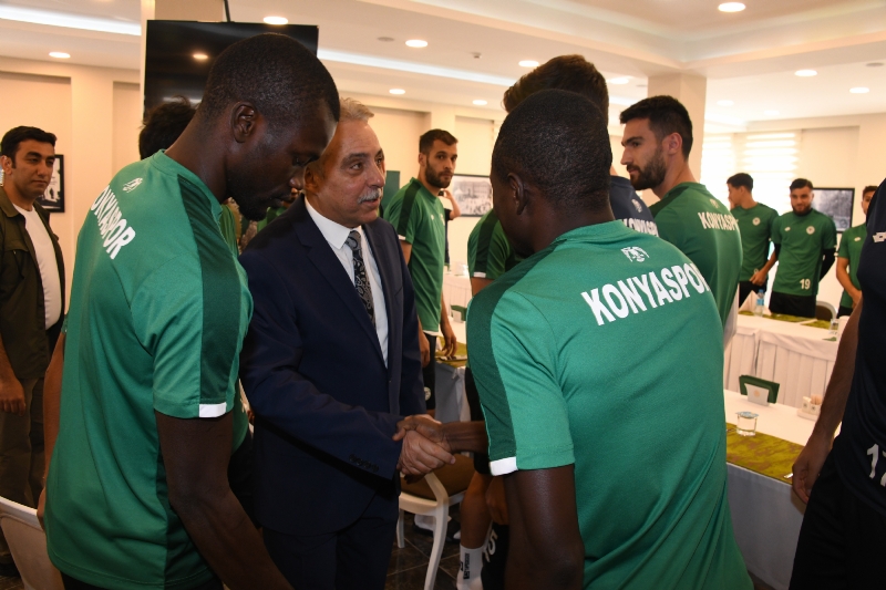 Vali Cüneyit OrhanToprak: Fanatik Konyasporluyum
