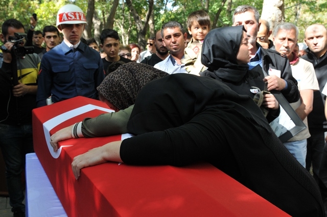 Şehit Uzman Onbaşı Mermer son yolculuğuna uğurlandı 23