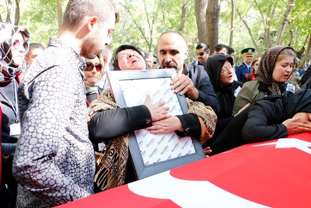 Şehit Uzman Onbaşı Mermer son yolculuğuna uğurlandı 9