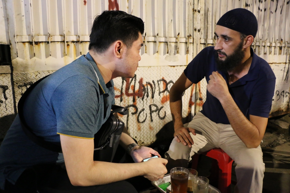 Tavuk döner için günlerce bekliyorlar 11