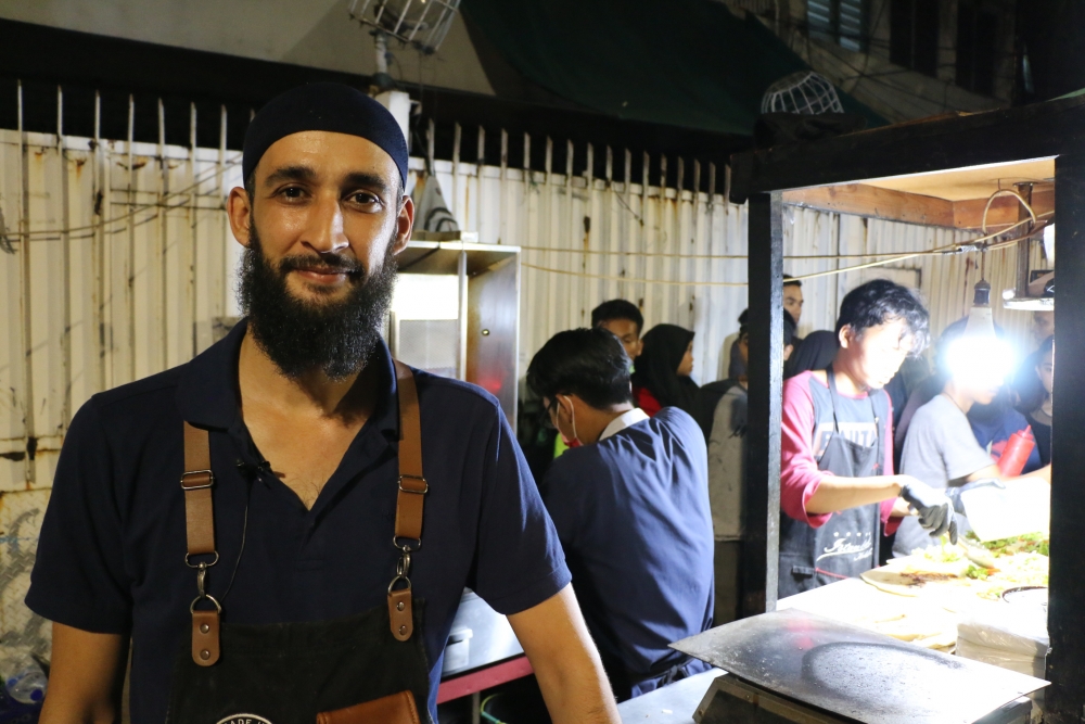 Tavuk döner için günlerce bekliyorlar 6