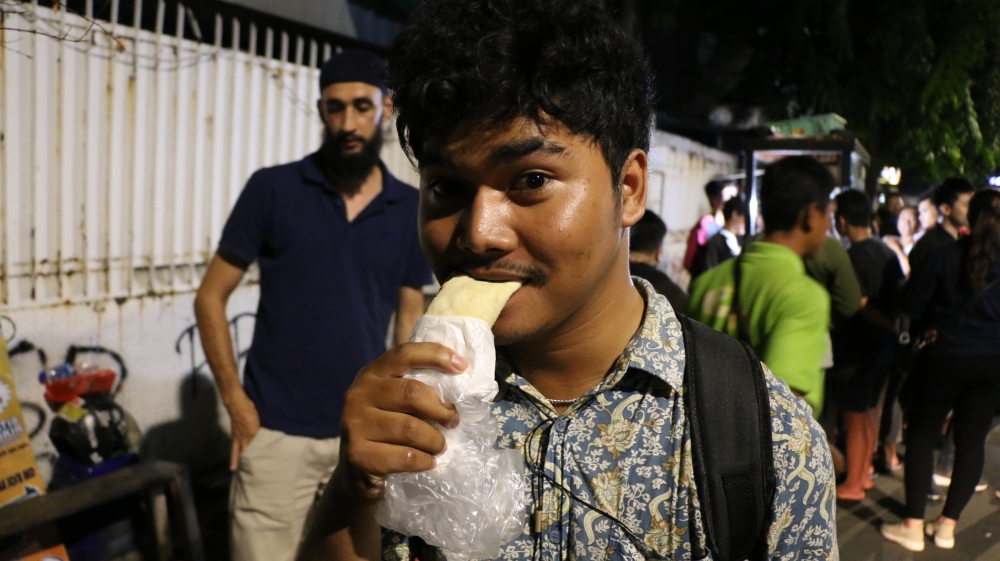 Tavuk döner için günlerce bekliyorlar 7