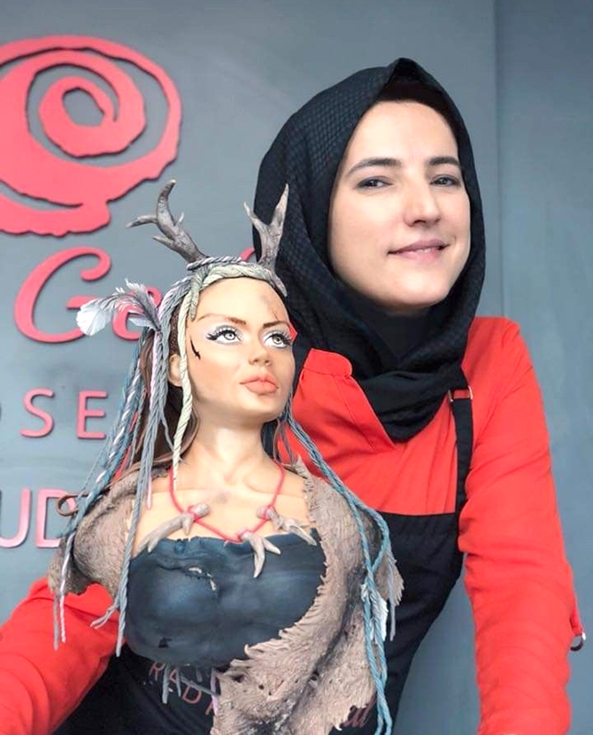 Büst pastalar ilgi odağı oldu 15