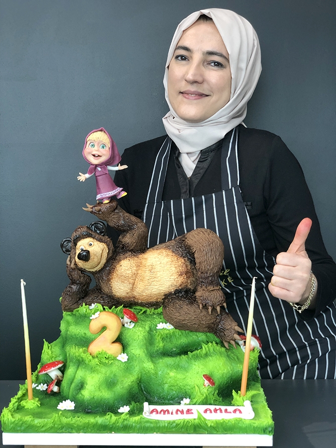 Büst pastalar ilgi odağı oldu 8