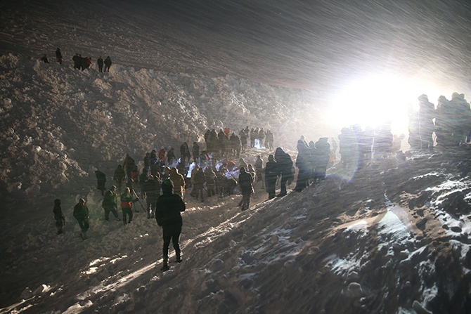 Yolcu minibüsü çığ altında kaldı! 11