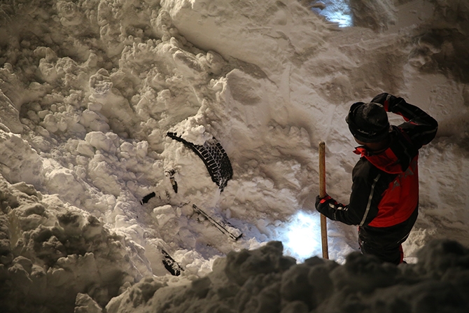 Yolcu minibüsü çığ altında kaldı! 30