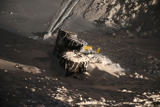 Yolcu minibüsü çığ altında kaldı! 9