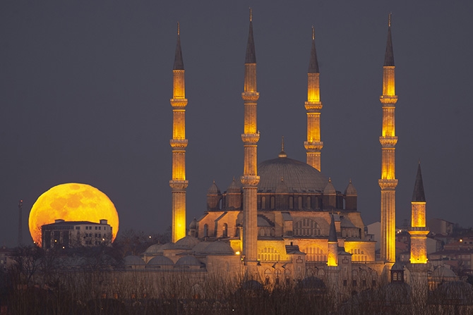 'Süper ay' yine hayran bıraktı! 3