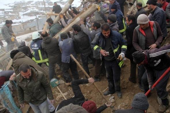 İran'daki deprem Van'da hissedildi! 9 vatandaşımız hayatını ka 3