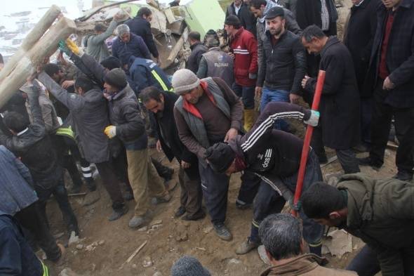 İran'daki deprem Van'da hissedildi! 9 vatandaşımız hayatını ka 4