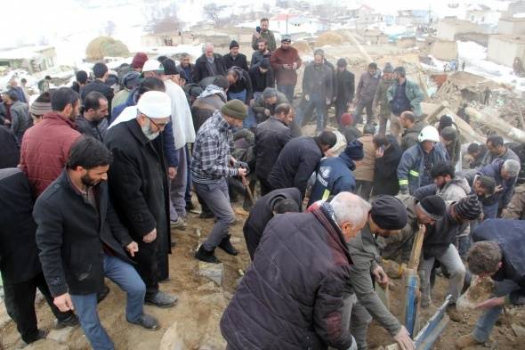 İran'daki deprem Van'da hissedildi! 9 vatandaşımız hayatını ka 6