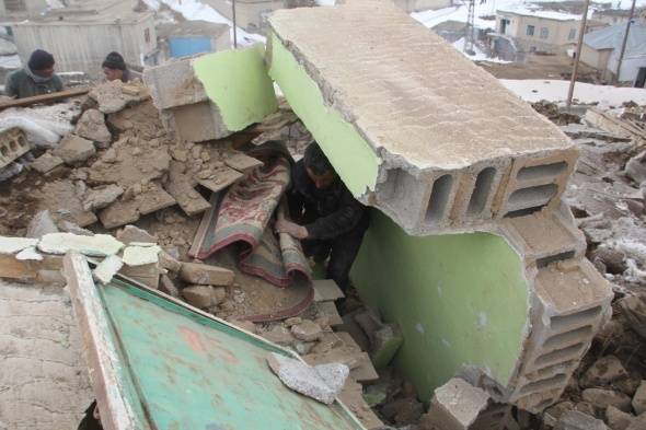 İran'daki deprem Van'da hissedildi! 9 vatandaşımız hayatını ka 7