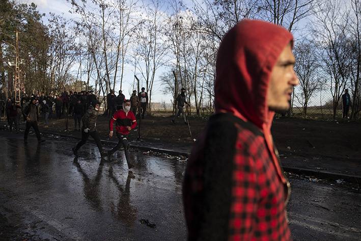 Yunanistan sığınmacılara gaz bombası ve tazyikli suyla müdahale etti 13