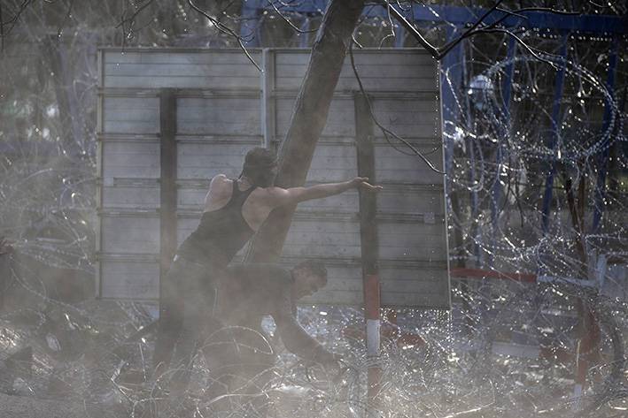 Yunanistan sığınmacılara gaz bombası ve tazyikli suyla müdahale etti 20