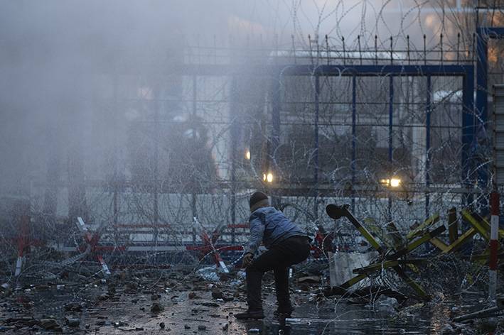 Yunanistan sığınmacılara gaz bombası ve tazyikli suyla müdahale etti 26