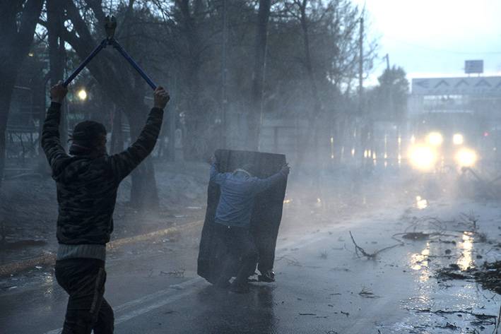 Yunanistan sığınmacılara gaz bombası ve tazyikli suyla müdahale etti 27