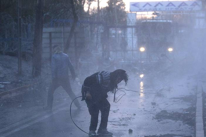 Yunanistan sığınmacılara gaz bombası ve tazyikli suyla müdahale etti 32