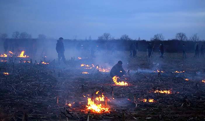 Yunanistan sığınmacılara gaz bombası ve tazyikli suyla müdahale etti 4