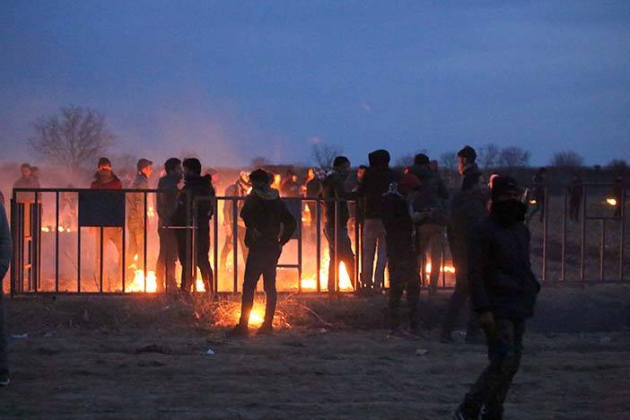 Yunanistan sığınmacılara gaz bombası ve tazyikli suyla müdahale etti 5