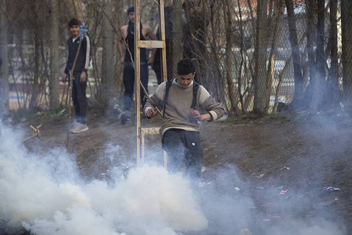 Yunanistan sığınmacılara gaz bombası ve tazyikli suyla müdahale etti 7