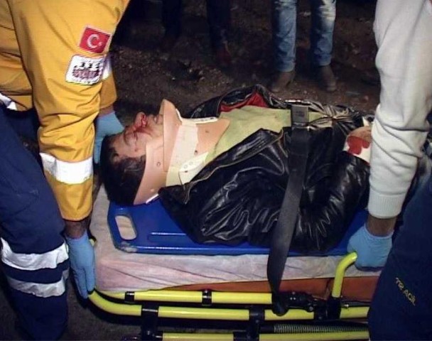 Ağaca çarpan otomobilde can pazarı 5