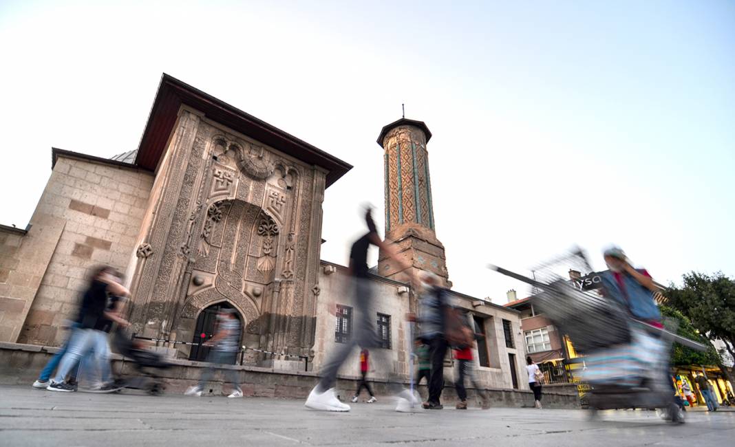 Konya'nın sanat şaheseri! İnce Minareli Medrese 1