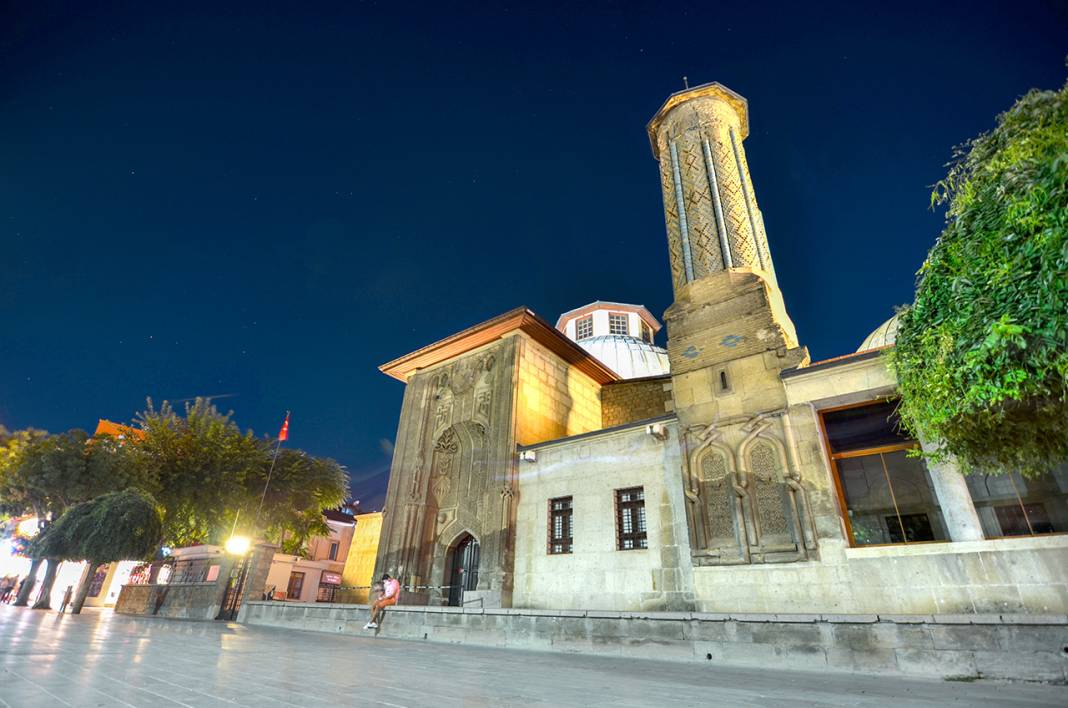 Konya'nın sanat şaheseri! İnce Minareli Medrese 16