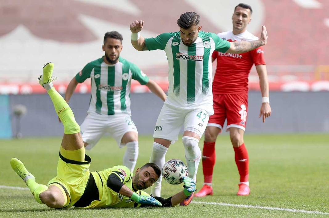 Konyaspor'u Antalyaspor karşısında ipten alan 2 olay 1