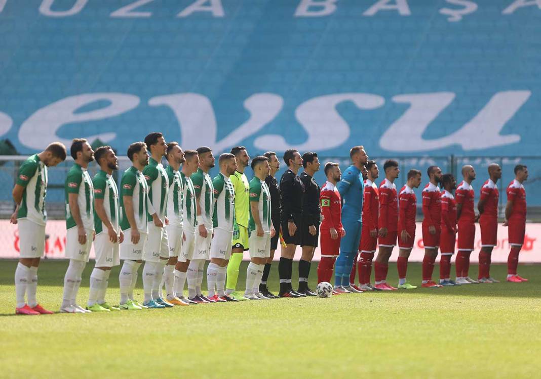 Konyaspor'u Antalyaspor karşısında ipten alan 2 olay 4