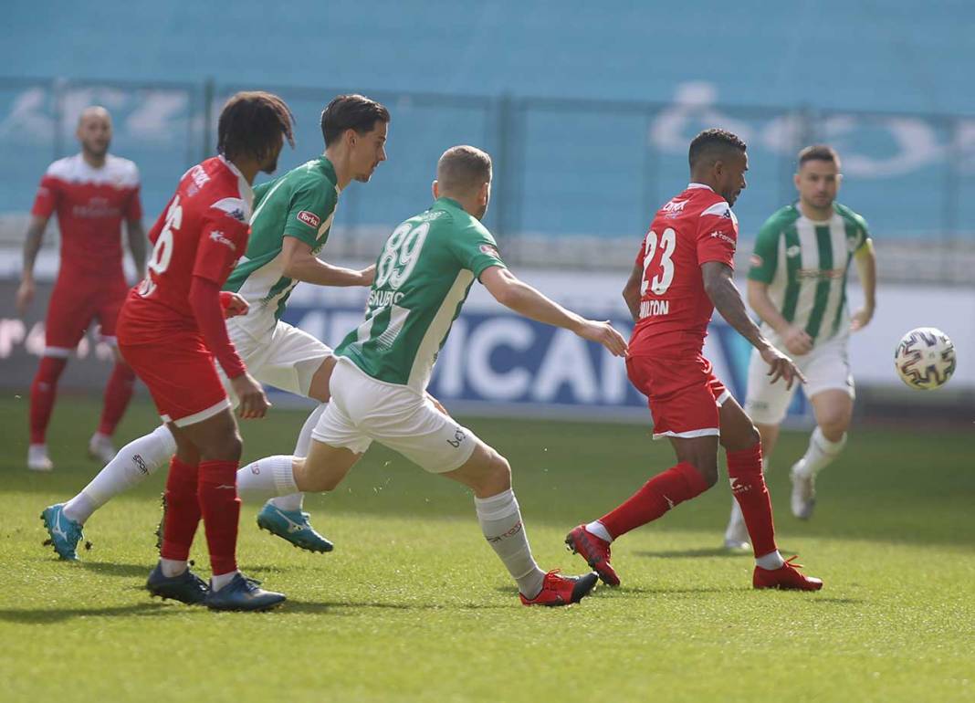 Konyaspor'u Antalyaspor karşısında ipten alan 2 olay 8