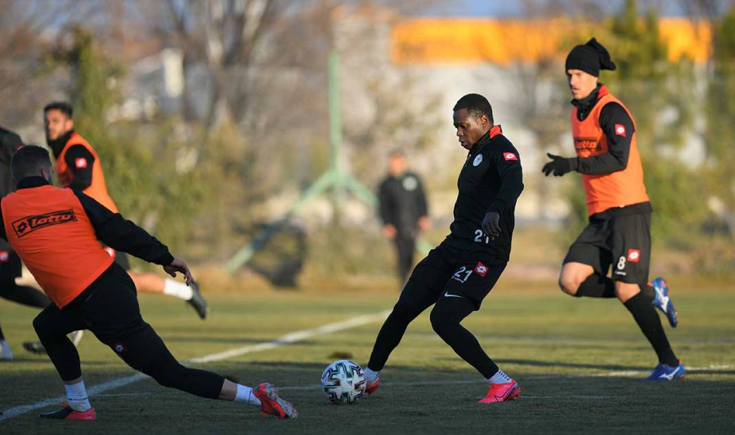 Konyaspor antrenmanında dikkat çeken detaylar 10