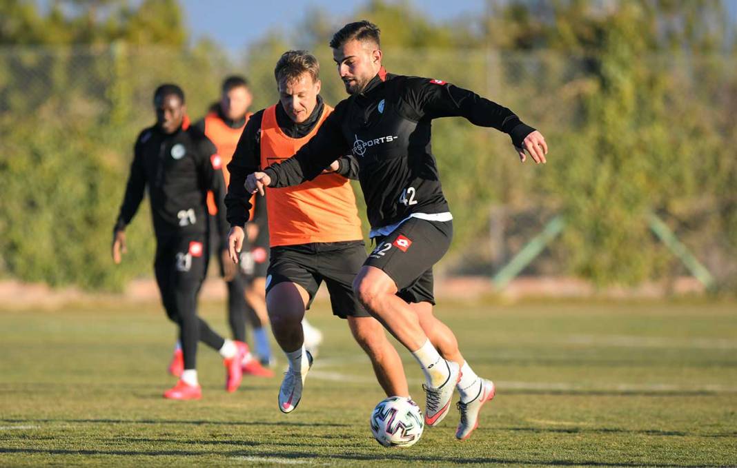 Konyaspor antrenmanında dikkat çeken detaylar 11