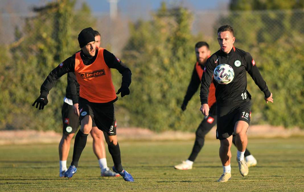 Konyaspor antrenmanında dikkat çeken detaylar 12