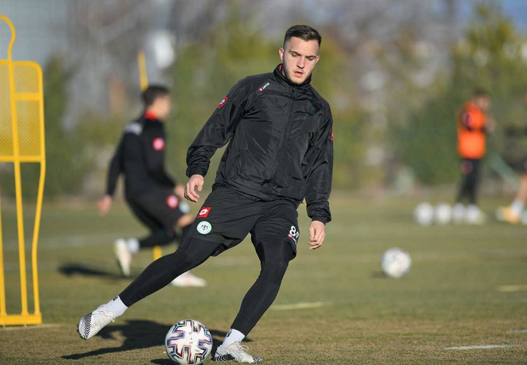 Konyaspor antrenmanında dikkat çeken detaylar 3