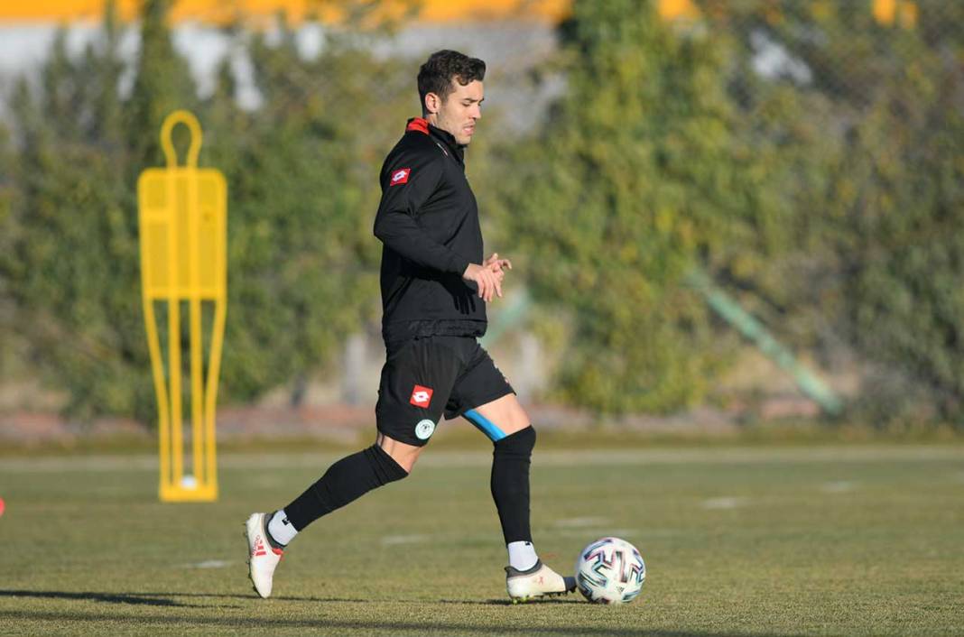 Konyaspor antrenmanında dikkat çeken detaylar 4