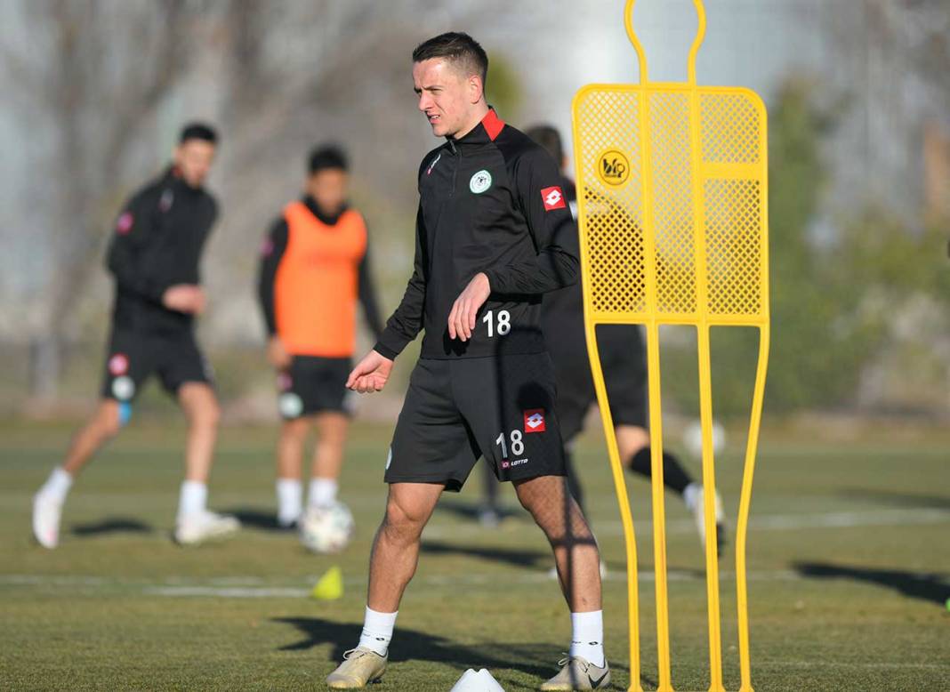 Konyaspor antrenmanında dikkat çeken detaylar 5