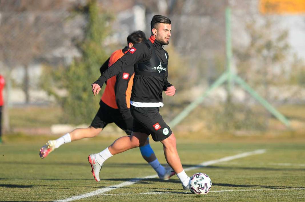 Konyaspor antrenmanında dikkat çeken detaylar 6